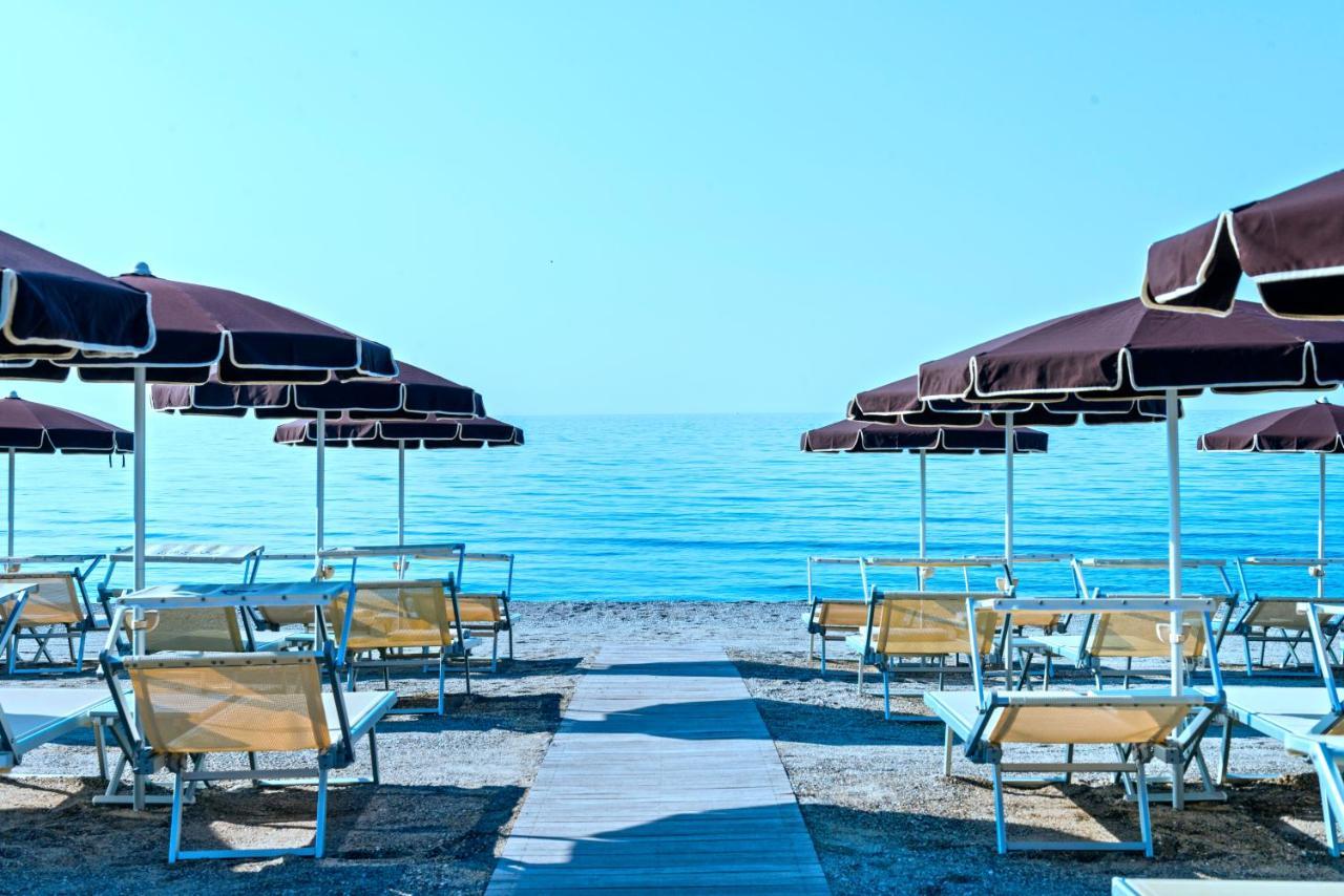 Grand Hotel بيترا ليغوري المظهر الخارجي الصورة